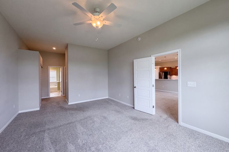 Photo 4 of 19 of 4370 Waters Edge Ln, Lebanon, OH