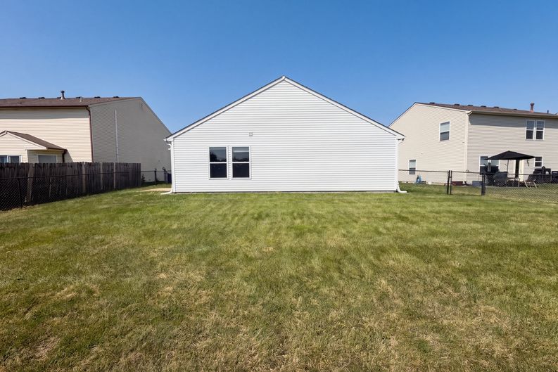 Photo 5 of 27 of 14301 Weeping Cherry Dr, Fishers, IN