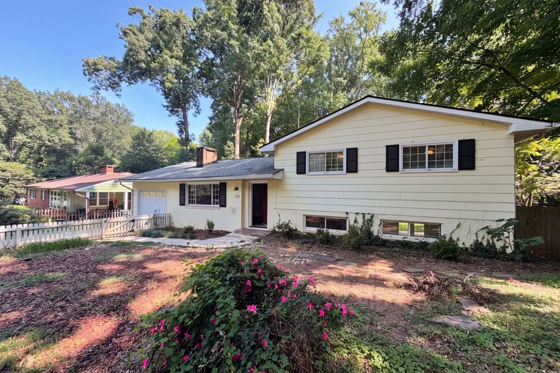 Photo 13 of 17 of 810 Beaver Dam Rd, Raleigh, NC