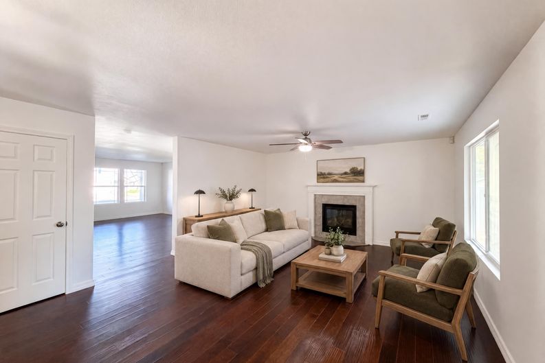 Photo 3 of 26 of 866 S 1580 W, Lehi, UT