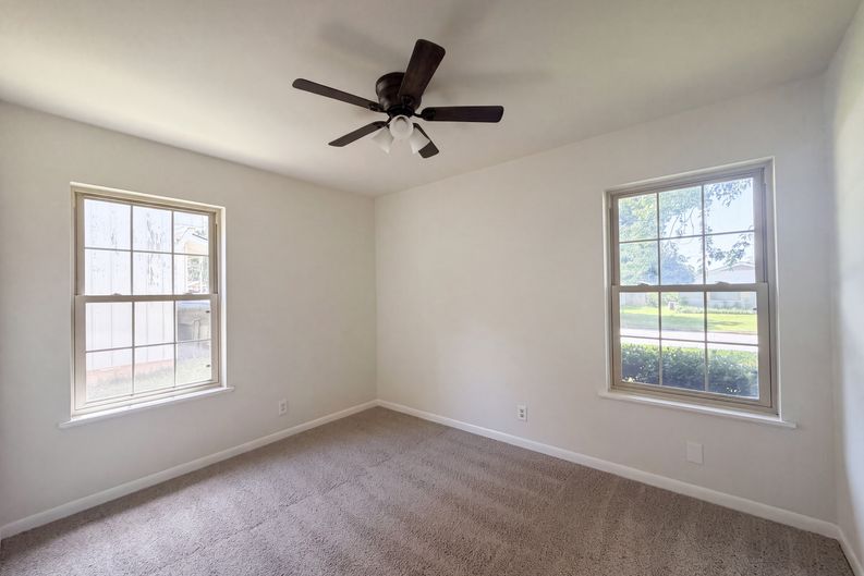 Photo 12 of 21 of 2549 Steven Dr, Denison, TX