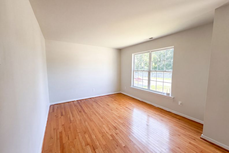 Photo 6 of 19 of 3016 Heather Ridge Dr, Henrico, VA