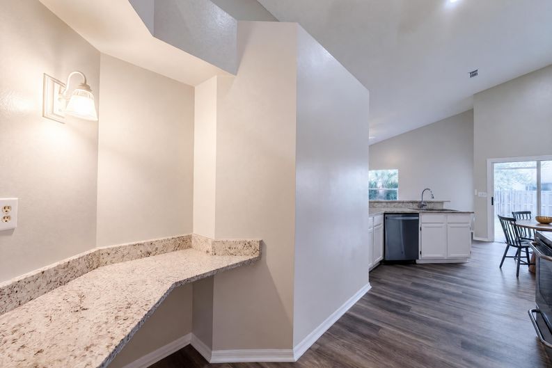 Photo 7 of 41 of 9703 Glenpointe Dr, Riverview, FL