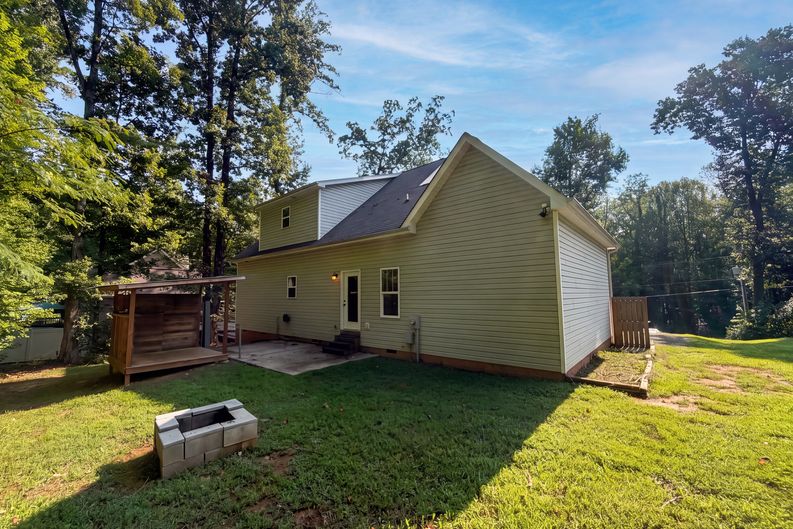 Photo 5 of 21 of 8317 Moritz Dr, Stokesdale, NC