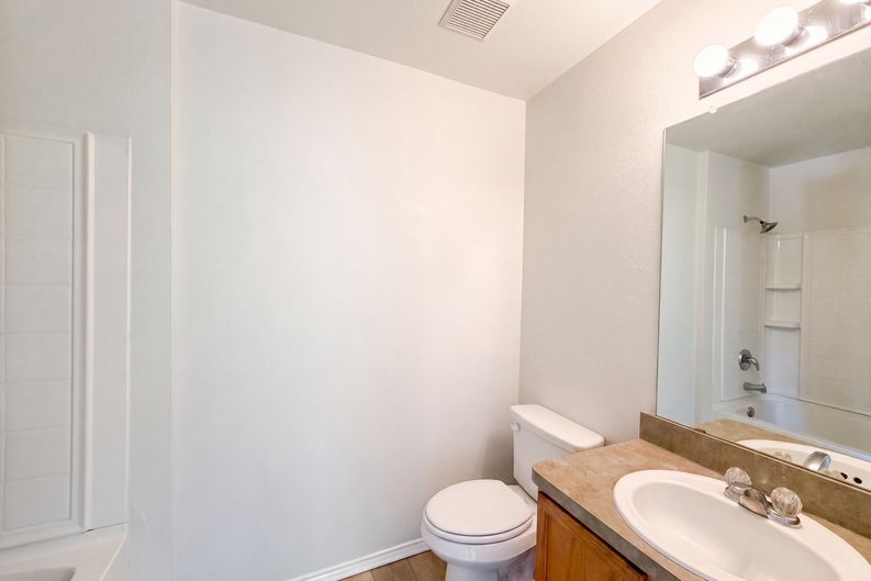 Photo 19 of 26 of 10636 Traymore Dr, Fort Worth, TX
