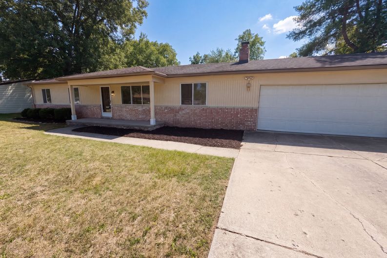 Photo 14 of 16 of 467 Paragon Dr, Troy, MI