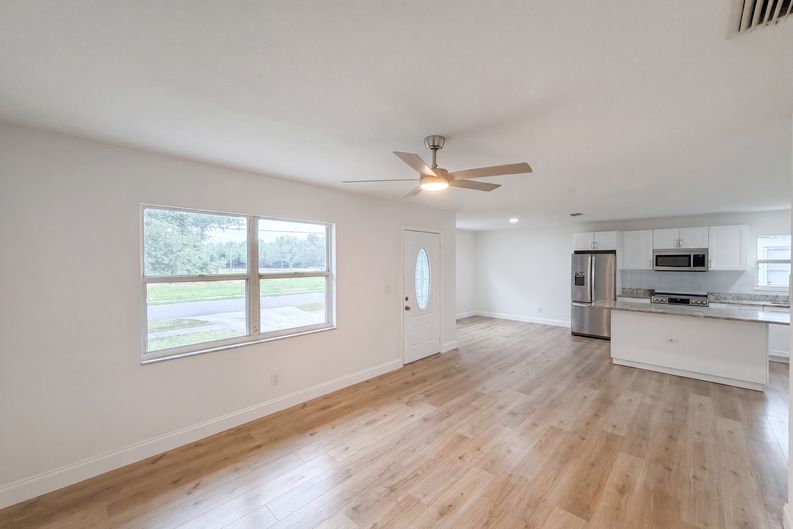 Photo 11 of 25 of 845 40th Ave S, Saint Petersburg, FL