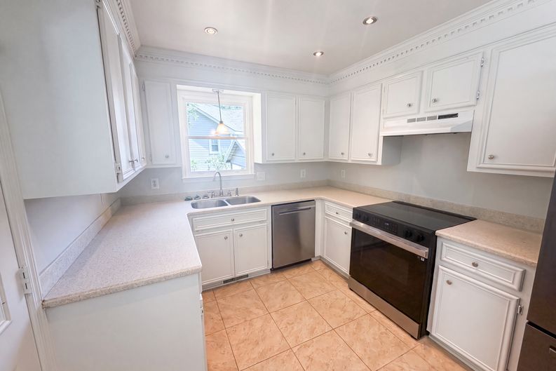 Photo 9 of 37 of 153 Courtney Oak Dr, West Columbia, SC