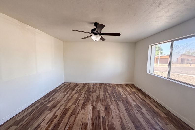 Photo 8 of 28 of 10215 N 36th Ave, Phoenix, AZ
