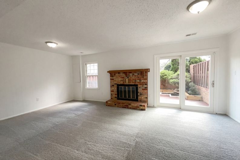 Photo 9 of 23 of 645 N Armistead St, Alexandria, VA
