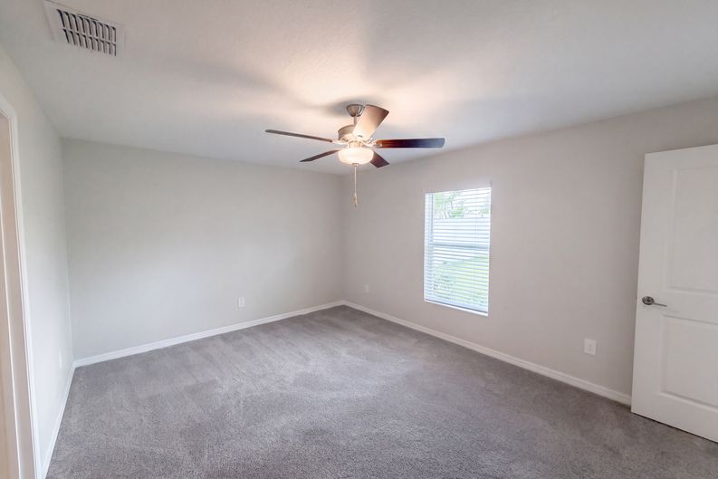 Photo 9 of 18 of 3513 Radiant Mountain Dr, Plant City, FL