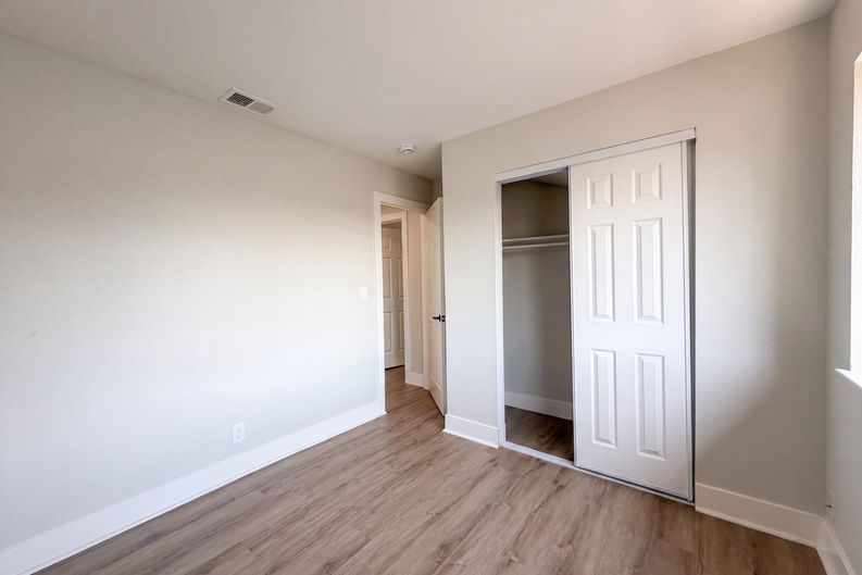 Photo 17 of 46 of 6005 La Castana Way, Sacramento, CA