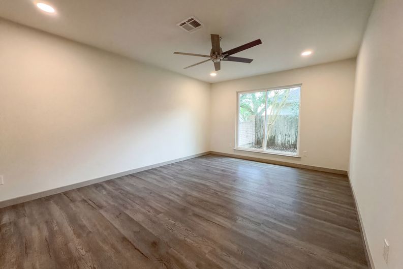 Photo 13 of 19 of 10726 Sugar Hill Dr, Houston, TX