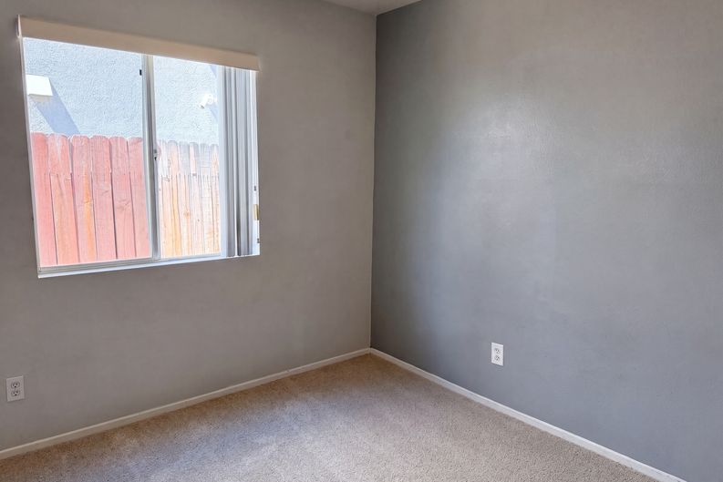 Photo 7 of 18 of 13577 Monterey Way, Victorville, CA