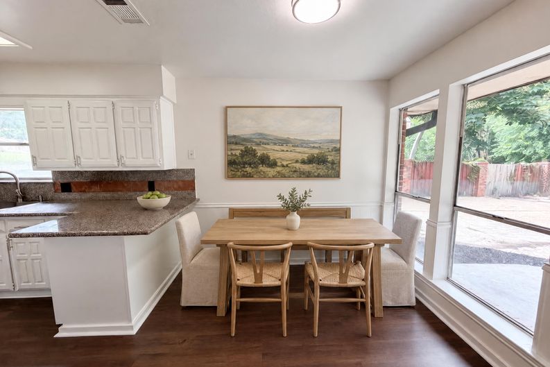 Photo 7 of 20 of 722 S Forest Ln, Duncanville, TX