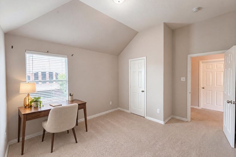 Photo 21 of 32 of 10330 Sandbar Dr, Irving, TX