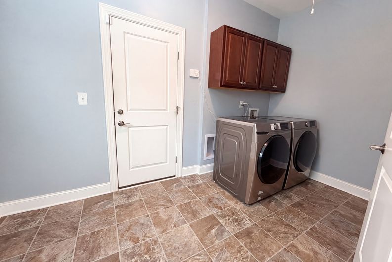 Photo 13 of 17 of 234 Hickory Pointe Dr, Lebanon, TN