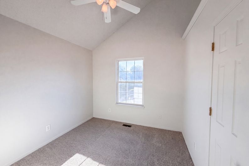 Photo 11 of 25 of 801 Courtland Ct, Belton, MO