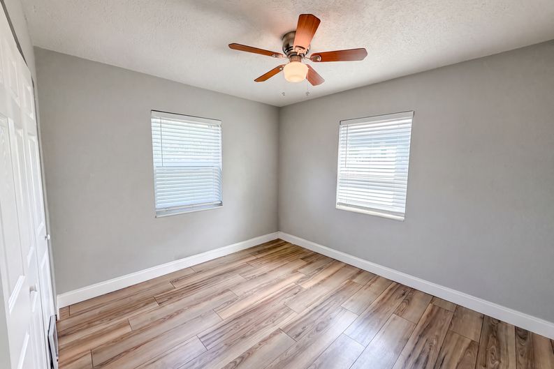 Photo 4 of 19 of 2242 E Dana Dr, Deltona, FL