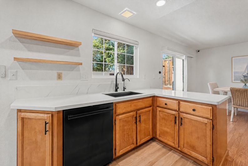 Photo 5 of 19 of 5272 Pebble Glen Dr, Concord, CA