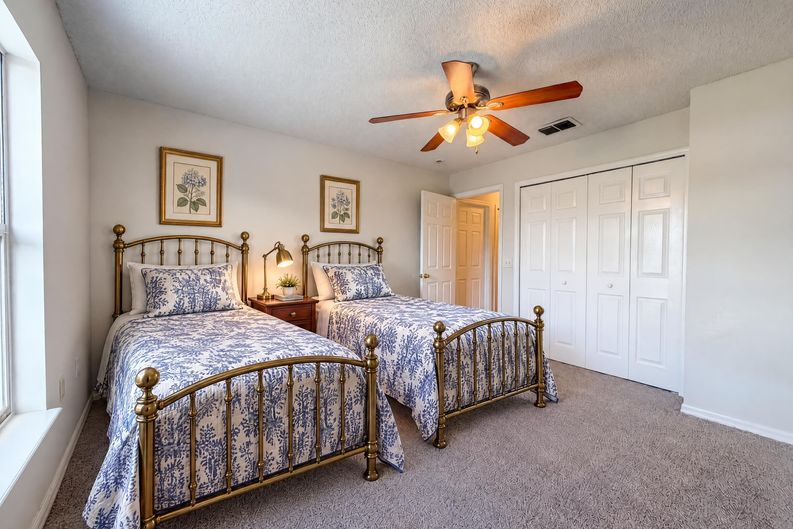 Photo 15 of 26 of 2158 Willesdon Dr W, Jacksonville, FL