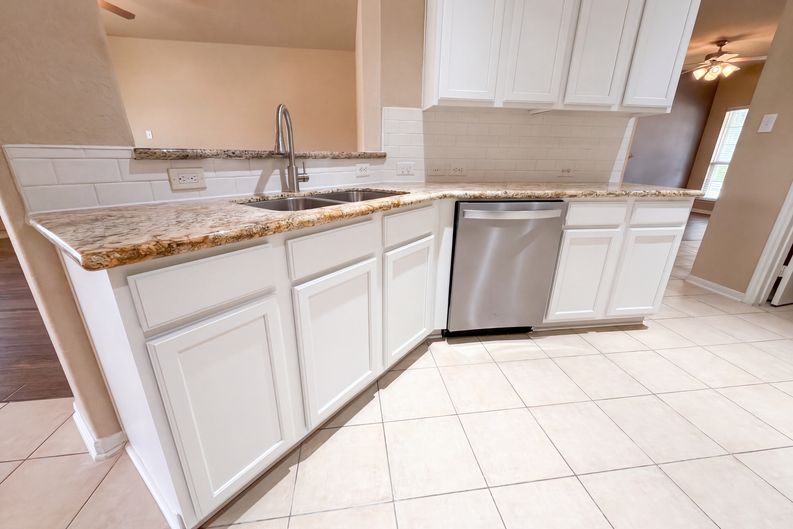 Photo 7 of 29 of 7002 Crockett Ridge Dr, Richmond, TX