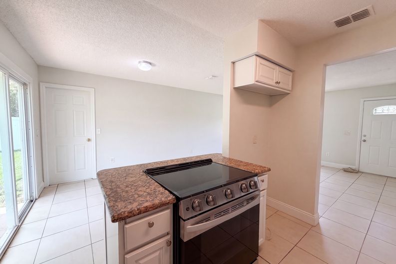 Photo 7 of 20 of 1336 Nadine Dr, Deltona, FL
