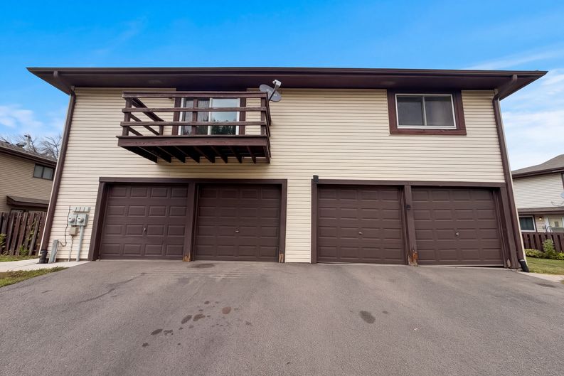 Photo 5 of 19 of 6403 83rd Ct N, Brooklyn Park, MN