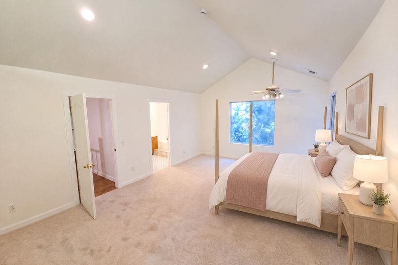 Photo 4 of 31 of 472 Brentwood Dr, Lake Arrowhead, CA