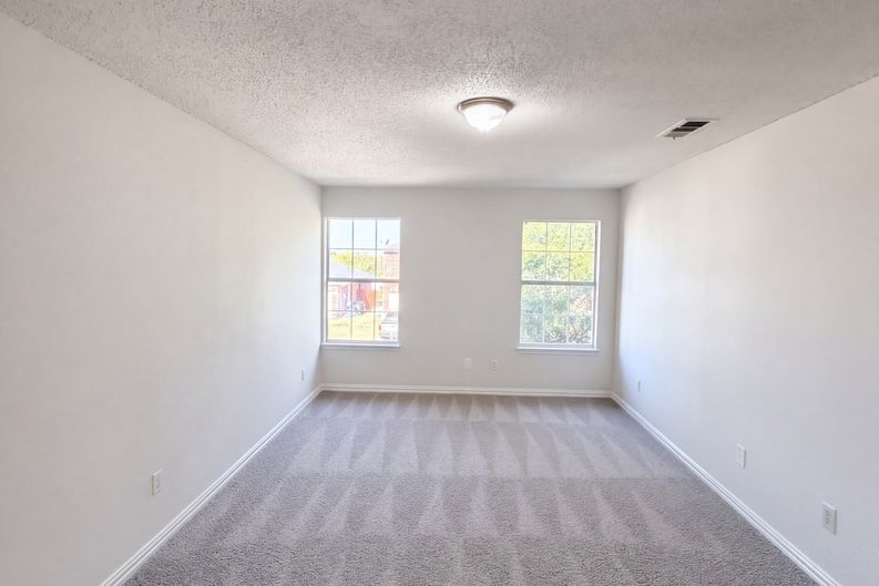 Photo 14 of 24 of 441 Longshore Dr, Little Elm, TX