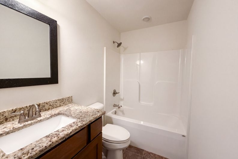 Photo 6 of 22 of 7932 Laurel Flats Dr, Caseyville, IL