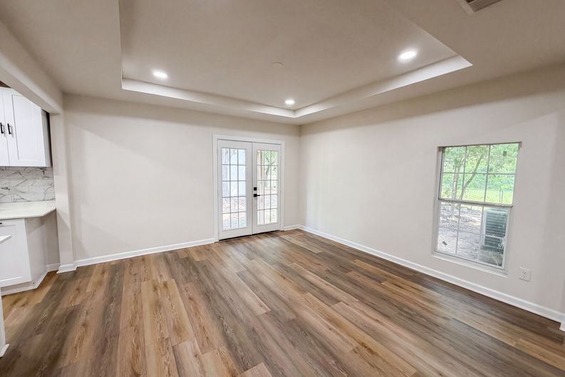 Photo 6 of 16 of 321 S 4th St, Wylie, TX