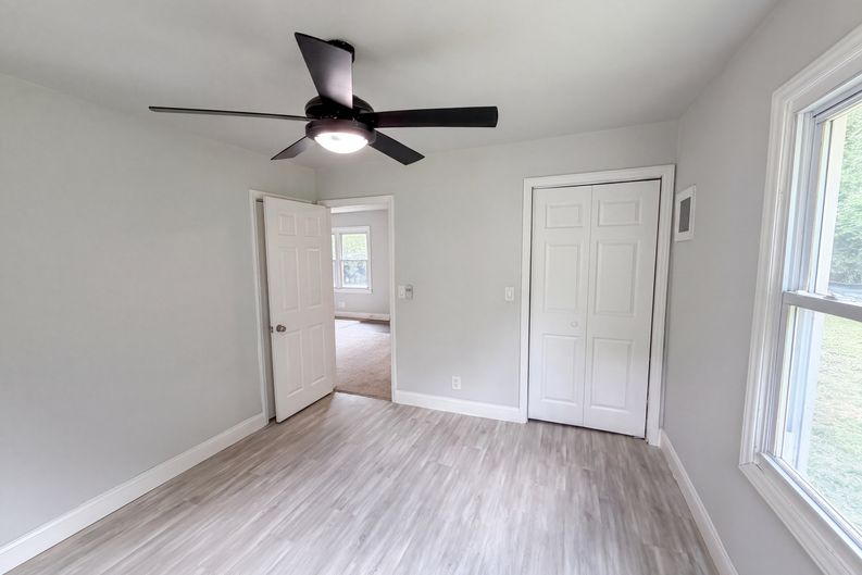 Photo 11 of 21 of 704 Morningside Dr, Mount Holly, NC