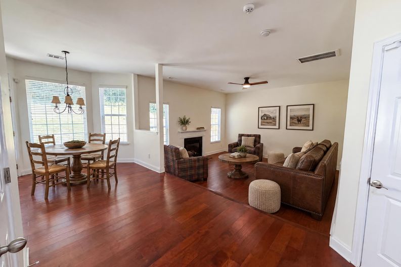 Photo 3 of 18 of 10050 Montrose Dr NW, Charlotte, NC
