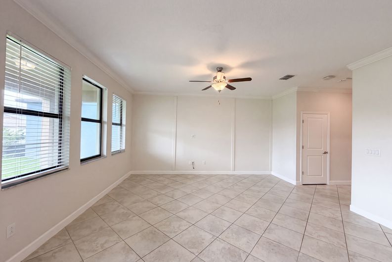 Photo 8 of 36 of 9709 Ivory Dr, Sun City Center, FL