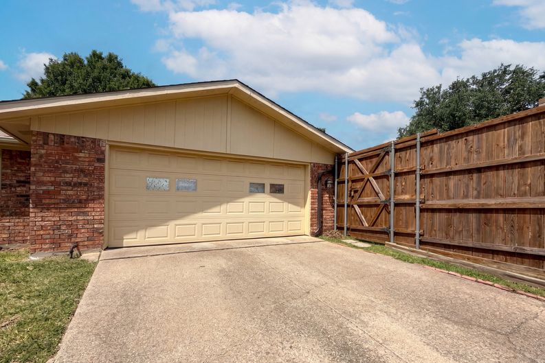 Photo 16 of 28 of 6302 Zanes Ct, Plano, TX