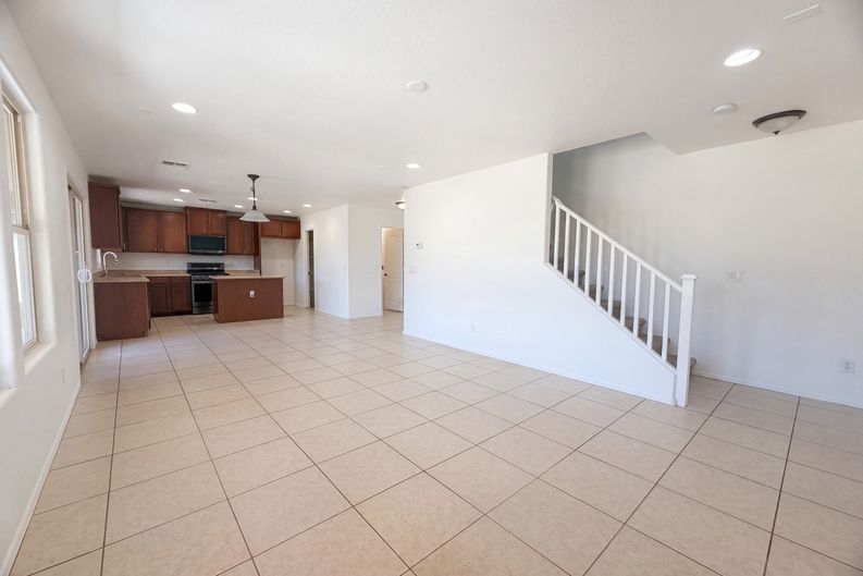 Photo 3 of 18 of 1043 E Daniella Dr, San Tan Valley, AZ