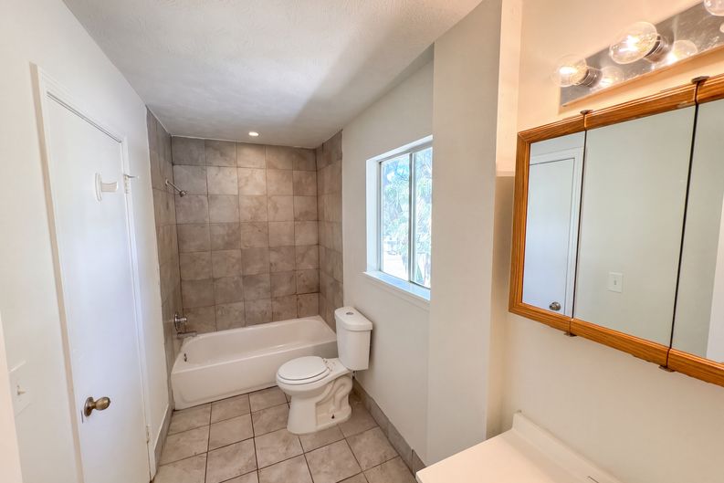 Photo 12 of 20 of 5807 Cobbrook Dr, Ellenwood, GA