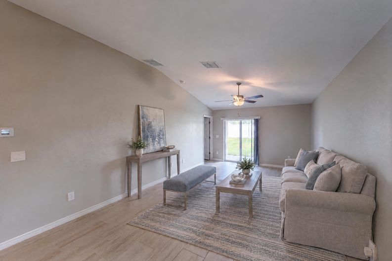 Photo 3 of 18 of 3513 Radiant Mountain Dr, Plant City, FL