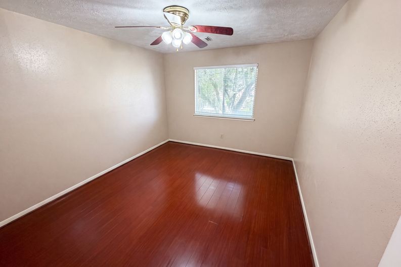 Photo 15 of 28 of 4215 River Ranch Dr, Pasadena, TX
