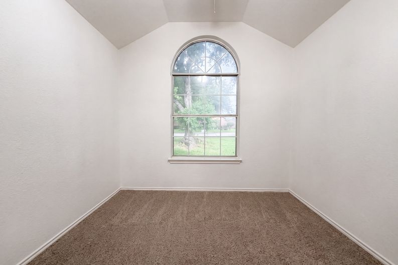 Photo 9 of 16 of 129 Meadowbrook Dr, Temple, TX