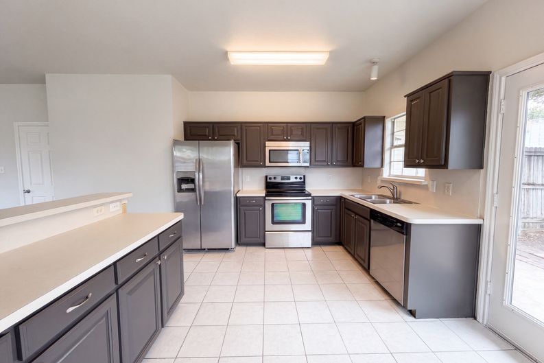 Photo 12 of 26 of 1406 Di Orio Dr, Lewisville, TX