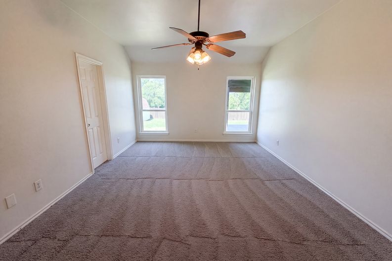 Photo 9 of 21 of 324 Cascade Dr, Red Oak, TX