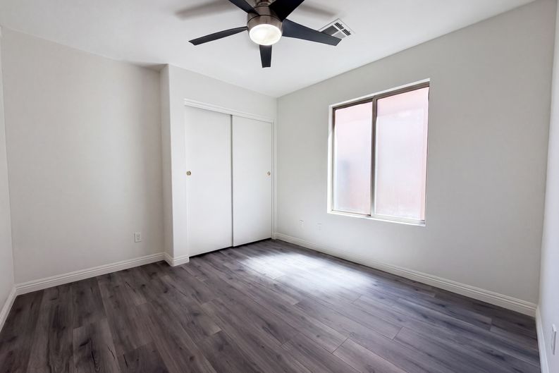 Photo 4 of 17 of 4818 Lone Grove Dr, Las Vegas, NV
