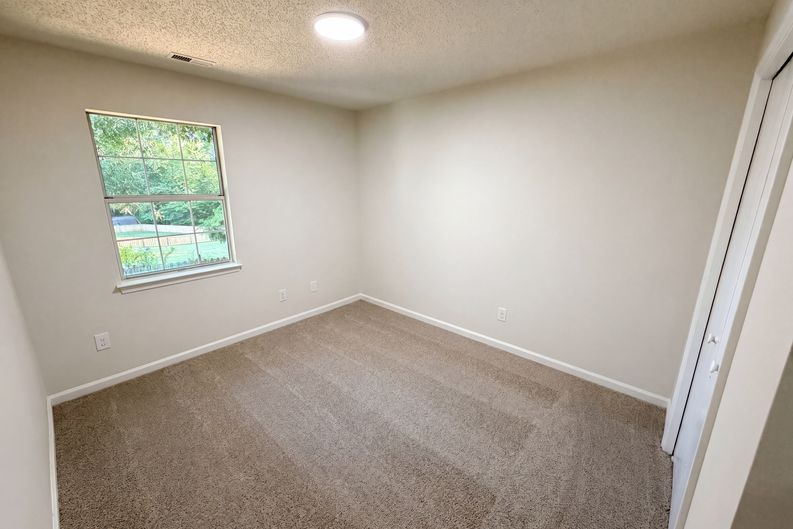 Photo 18 of 24 of 4720 Topsail Ct, Charlotte, NC