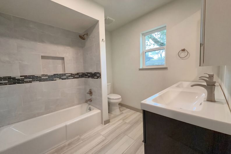 Photo 10 of 19 of 10726 Sugar Hill Dr, Houston, TX