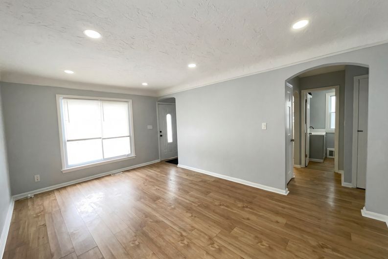 Photo 3 of 19 of 17409 Mapleboro Ave, Maple Heights, OH