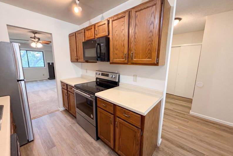 Photo 10 of 30 of 201 Bridlewood Dr, St. Paul, MN