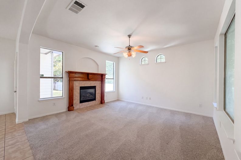 Photo 3 of 23 of 1700 Forsythe Dr, Savannah, TX