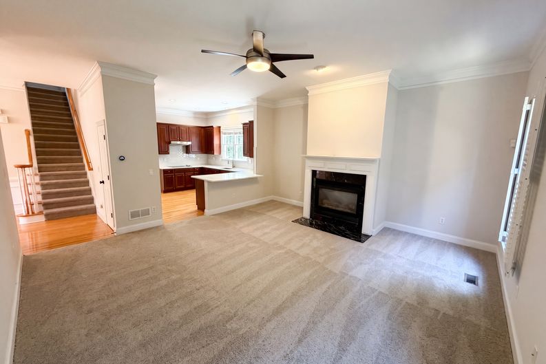 Photo 7 of 38 of 1231 Dunwoody Village Dr, Atlanta, GA